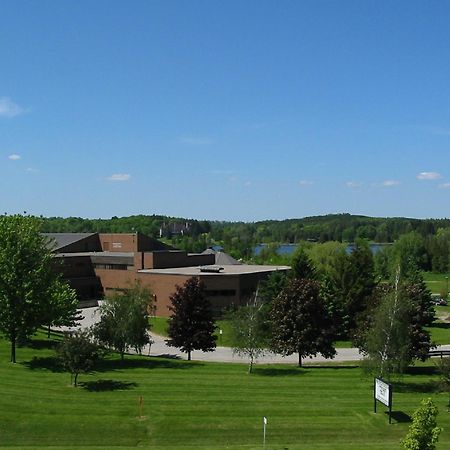 Residence & Conference Centre - King City Екстериор снимка