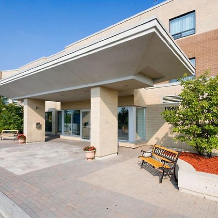 Residence & Conference Centre - King City Екстериор снимка