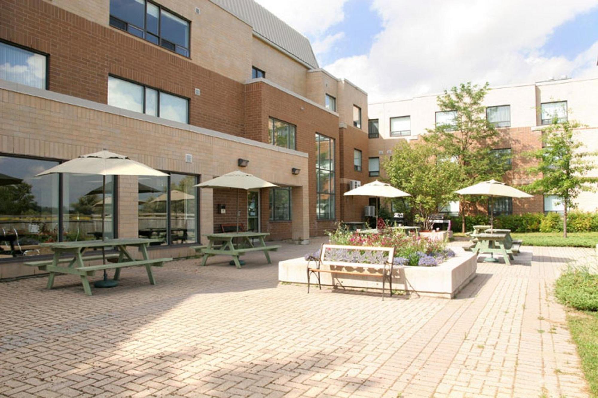 Residence & Conference Centre - King City Екстериор снимка