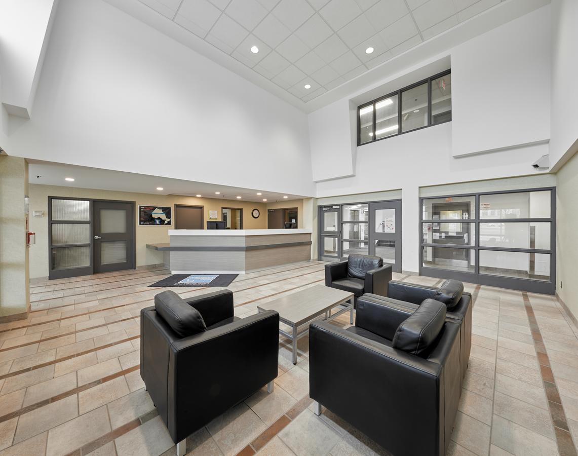 Residence & Conference Centre - King City Екстериор снимка